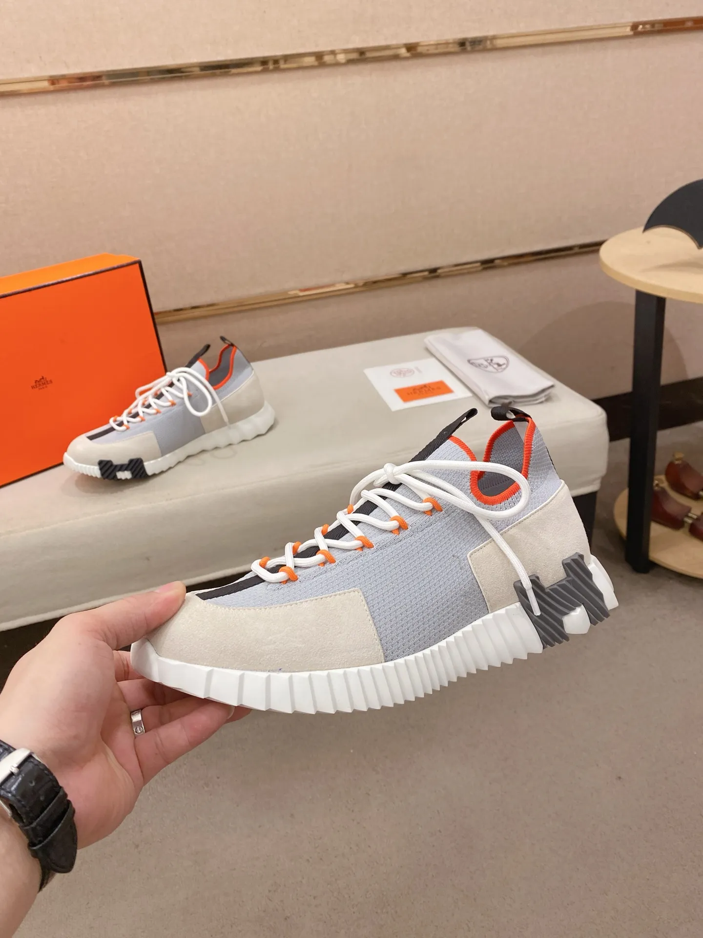 Men's clothing and shoes💰: 620💰《HERMES》【Classic Original Version】Hermès; Top 🔝 Purchasing Agency 🔍🔍Men's latest 🇺🇸 counters are on sale simultaneously, original imported from Italy ▲▲Silk cowhide with breathable fabric ▲▲ (high-end and expensive Qi·Grade) Exquisite workmanship (Italian 🇮🇹Imported water-dyed 🐂cowhide lining) Sole: Original sole provided by the original factory, ⚠️Exclusive double-layer activity·TPR·Rubber·Combined molded outsole; Super·comfortable·wear-resistant·non-slip·environmental protection The real thing is more beautiful if you take the real thing (high quality, follow the order), you can enter and exit the counter at will * Number of yards: 38·39·40·41·42·43·44# (can be customized 45.)